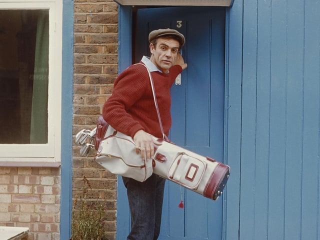 29th August 1962:  Scottish actor Sean Connery, best known as Secret Agent 007 in the James Bond films, sets off for a game of golf.