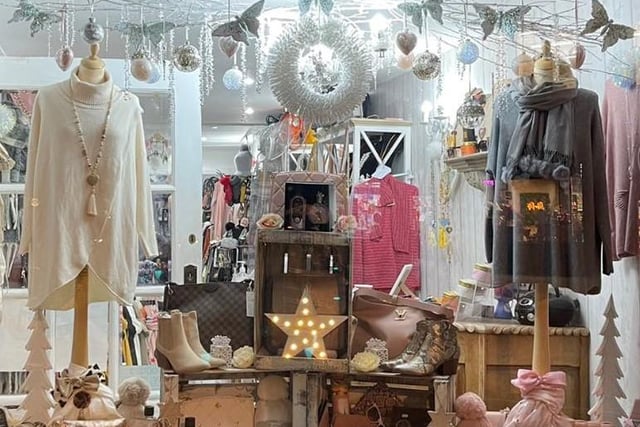 This gorgeous little women’s fashion boutique is located directly on Matlock’s Crown Square and stocks a stunning selection of clothes, handbags, and accessories. Think pastels, warm winter colours, soft fabrics, and chic woolly jumpers. I picked up a unique pastel pink jump suit and I’ve been complemented on it often.
Visit: 14 Crown Square DE4 3AT Matlock. Tel: 07779 258811
