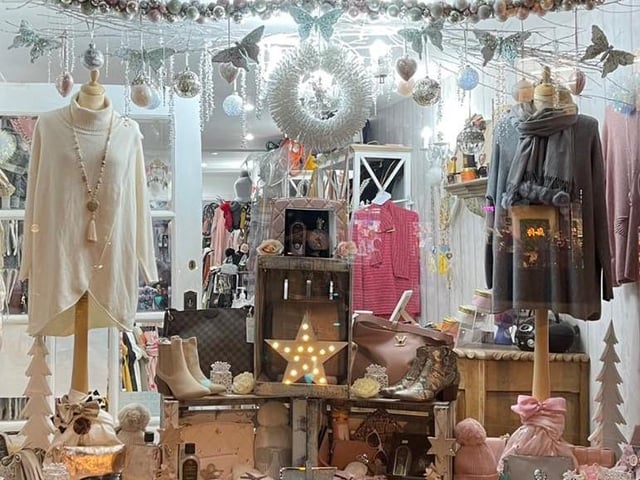 This gorgeous little women’s fashion boutique is located directly on Matlock’s Crown Square and stocks a stunning selection of clothes, handbags, and accessories. Think pastels, warm winter colours, soft fabrics, and chic woolly jumpers. I picked up a unique pastel pink jump suit and I’ve been complemented on it often.
Visit: 14 Crown Square DE4 3AT Matlock. Tel: 07779 258811