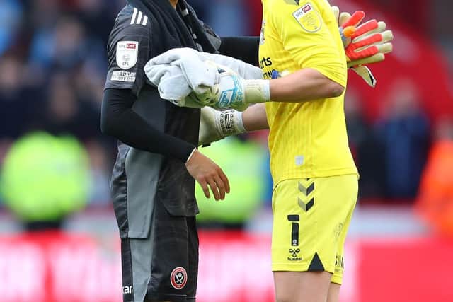 Wes Foderingham of Sheffield United and Simon Moore of Coventry City: Simon Bellis / Sportimage