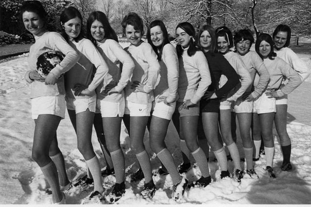 Barrier Hoppers ladies football team 1970