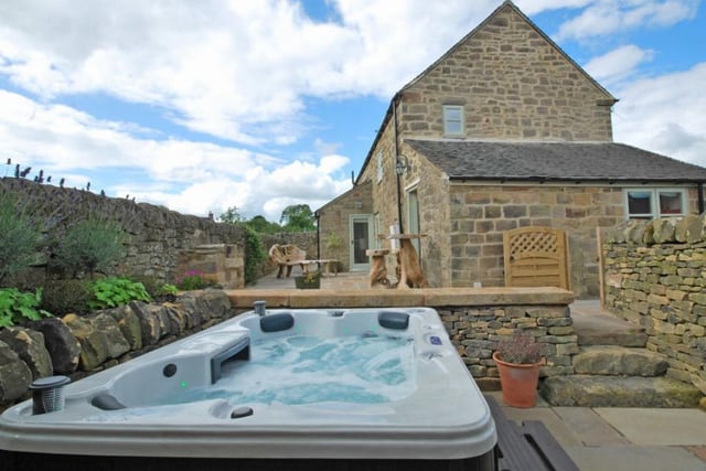 Heather Cottage is a luxury self catering cottage near Ashbourne, which sleeps two. In the garden, guests will find a private Canadian Spa hot tub. Book: https://bit.ly/3kpTDEp