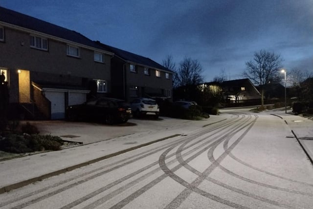 Residents of Baberton Mains, Edinburgh, woke up to see a light dusting of snow on the roads.