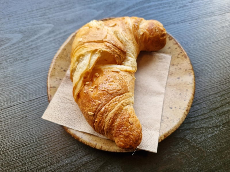 It also sells a delicious range of pastries including almond croissants.