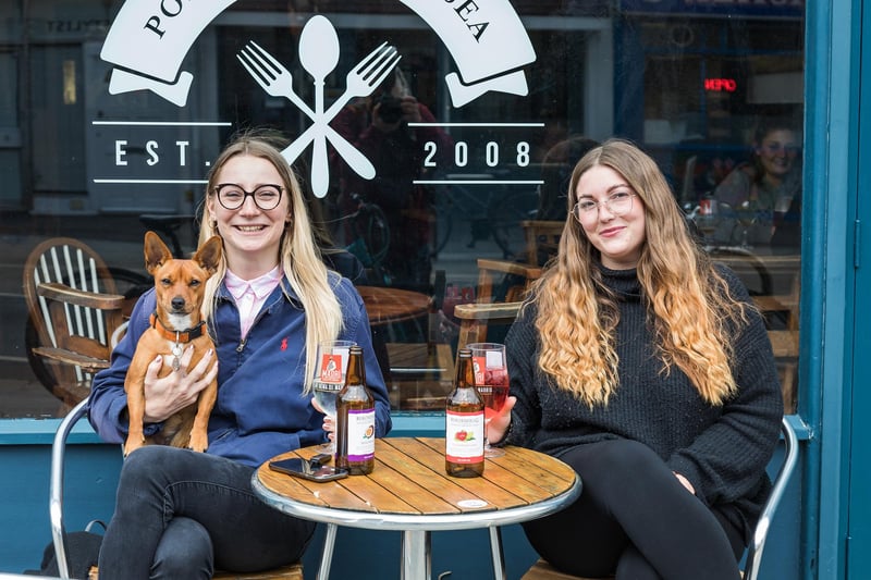 Friends meet up at Porters on Albert Road on the first weekend after lockdown restrictions are lifted. Pictured: Ellie Foster (29), Rhian Higgins (30) and Jack Russell / Chihuahua cross Jackie - 1.25 years old. . Picture: Mike Cooter (220521)