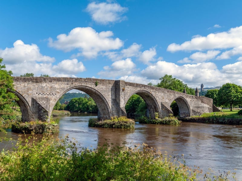 In 1297 the Battle of Stirling Bridge saw William Wallace ambush Edward I's forces as they crossed the River Forth in Stirling, defeating the English for the first time during the War of Scottish Independence. Today, you can visit the rebuilt Stirling Bridge then walk up to the dramatic Wallace Monument with superb views over the city.