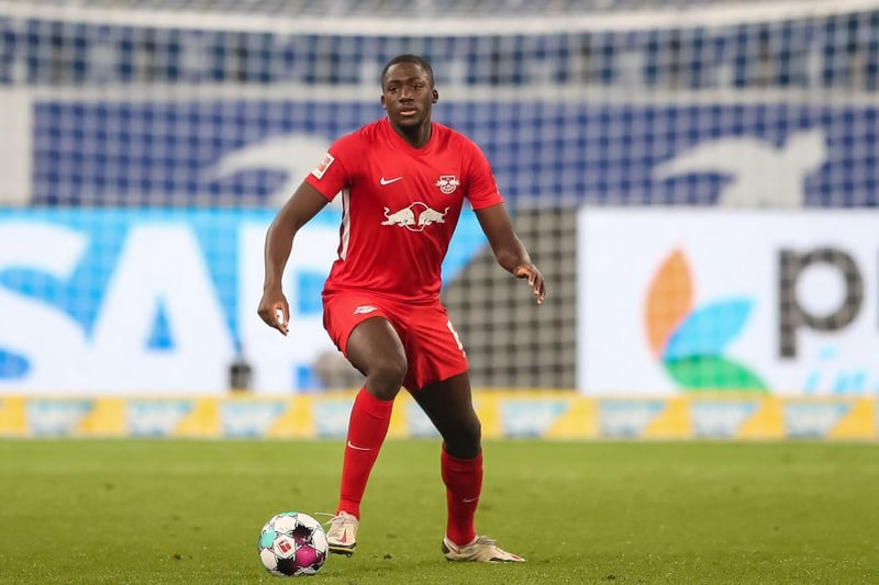Manchester United have listed RB Leipzig's Ibrahima Konate as their main centre-back target this summer, while Liverpool and Chelsea are also seriously interested in the 21-year-old Frenchman. (Independent)