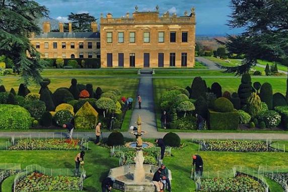 View over the gardens of Brodworth Hall by @daniel_hale_headgardener