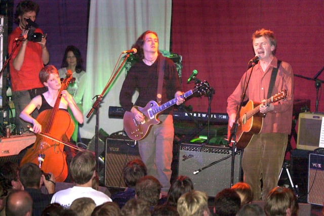 Neil Finn playng at the Adelphi, Sheffield August 2001.