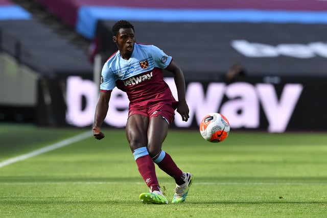 Recently relegated Watford are closing in on a move for right-back Jeremy Ngakia, who is currently a free agent after being released by West Ham United in July. (Guardian)
