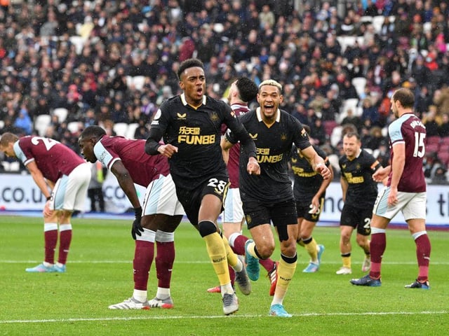 Newcastle United's English midfielder Joe Willock (C) celebrates after scoring a goal during the English Premier League football match between West Ham and Newcastle United at the London Stadium, in London on February 19, 2022. (Photo by JUSTIN TALLIS/AFP via Getty Images)