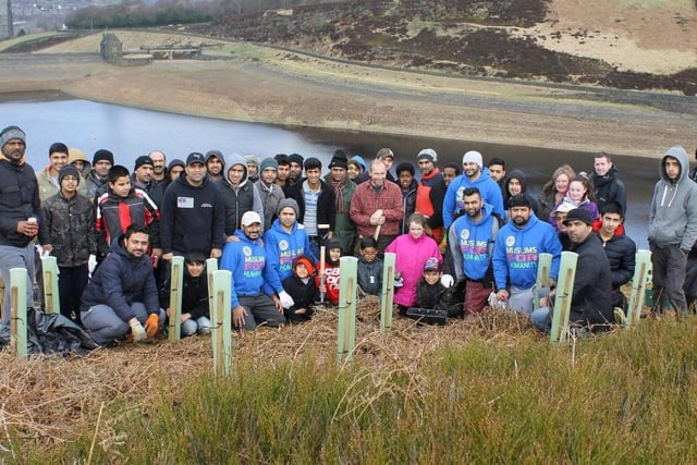 Youngsters from Sheffield helped to plant more than 200 trees at a Derbyshire beauty spot.