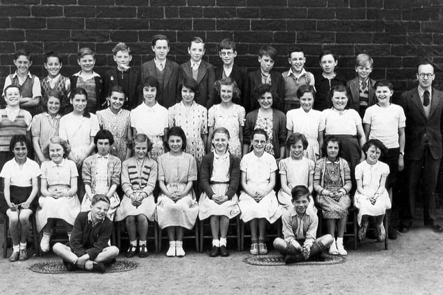 Mr Lindley's class at Brightside School in 1952.  Submitted by Trevor Backhouse