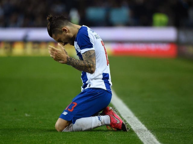 Chelsea have been handed a potential summer boost with target Alex Telles turning down a contract extension at Porto. (A Bola)