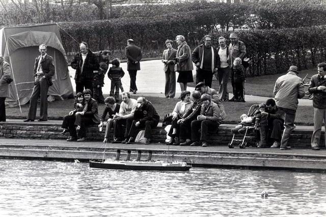 Model boat enthusiasts pictured at Millhouses Park in 1987