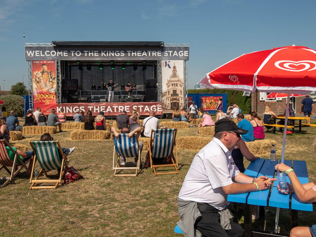 Families at The Kings Theatre stage. Picture: (250819-002)