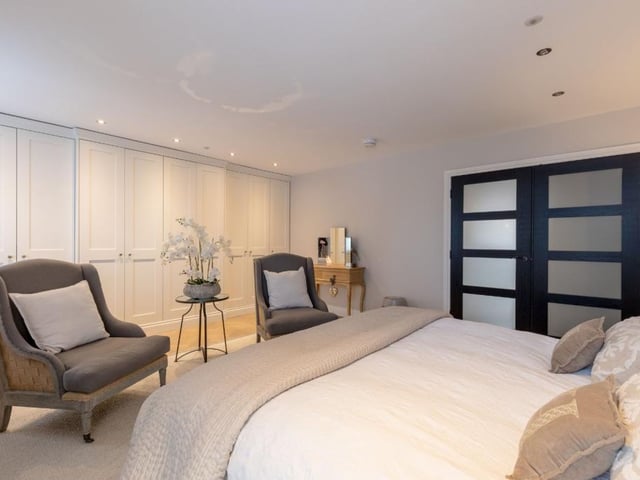 Guest bedroom.