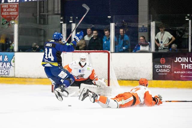 Coventry try to pressure Steelers' defence  pic by Scott Wiggins.