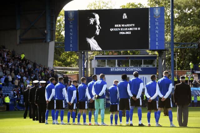 Sheffield Wednesday's players pay tribute to The Queen before kick off.