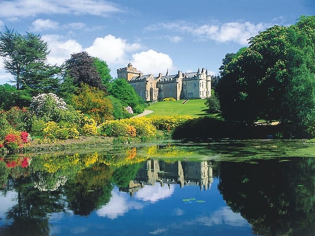 To set the scent for lurve, this five star Relais & Chateaux hotel in offers a six-course dining menu, under head chef Ian Bennett. When they reopen, hopefully in Spring 2021, there will be an additional restaurant in their walled garden.
www.glenappcastle.com