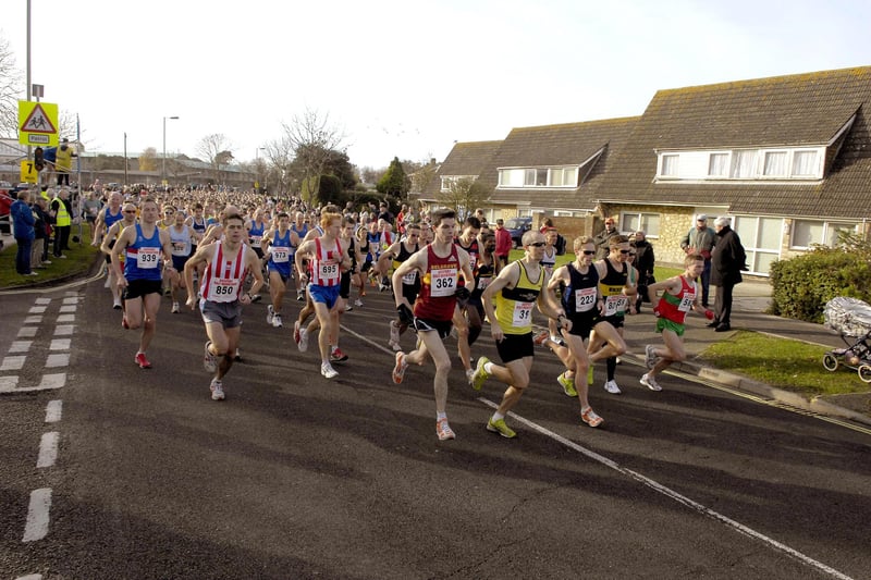 24th November 2007. The start of the Gosport Half Marathon. Picture: Steve Reid (074755-19)