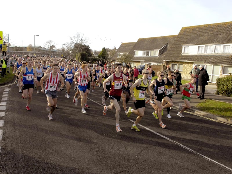 24th November 2007. The start of the Gosport Half Marathon. Picture: Steve Reid (074755-19)