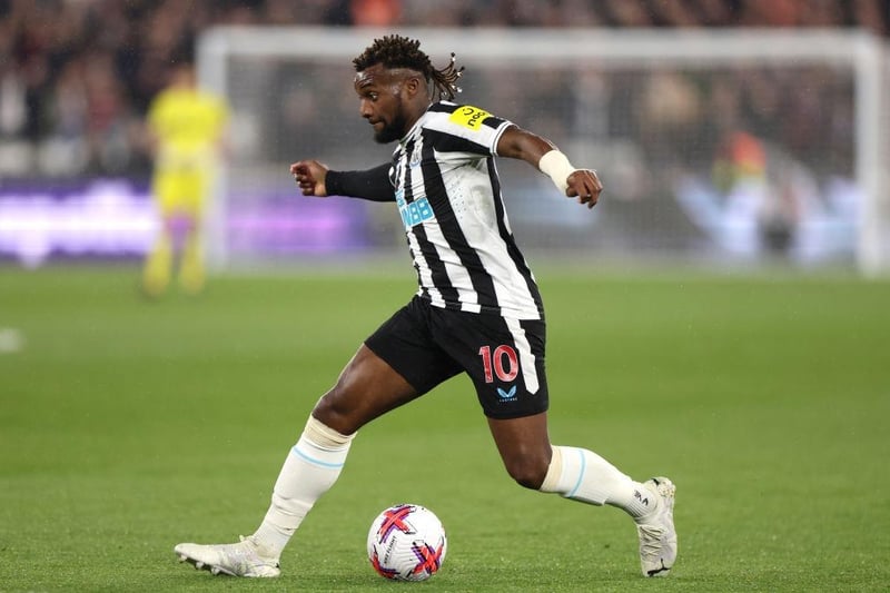Saint-Maximin sits out today’s match at Brentford with a hamstring issue. 