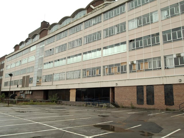 Doncaster College replaced Beechfield House and its accompanying gardens, with the museum moving to its present site on Chequer Road.