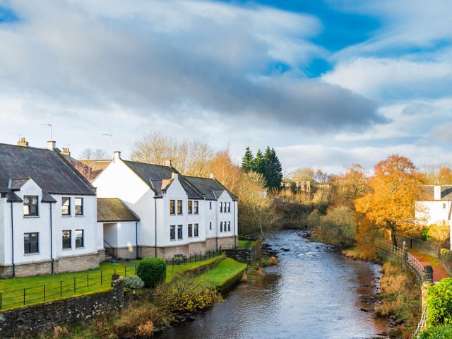 Average property price: 240,000 GBP. Average rental per calendar month: 675 GBP