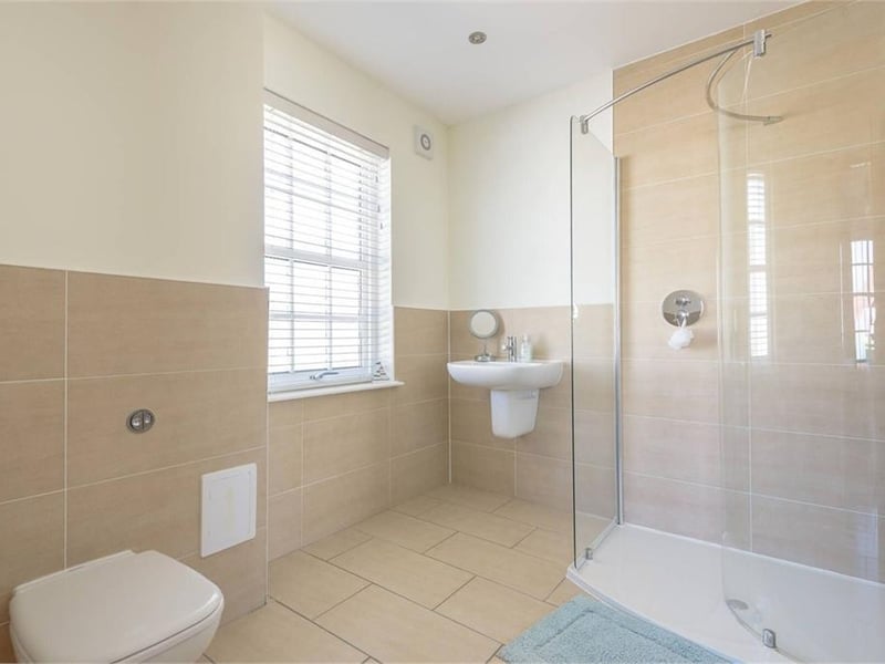 Bedroom 3 en-suite.