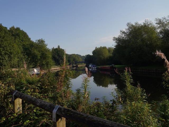 The river Don at Sprotboro Lock on an Autumn morning.