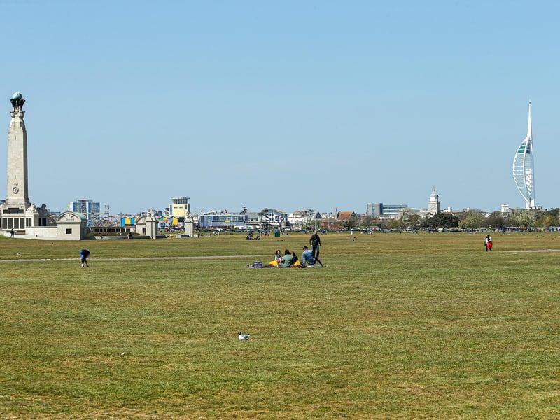 A stones throw away from the beach, the common is full of students during the summer. It's an ideal place for a barbeque or a catch up with friends, it's even good for a group study session outdoors!