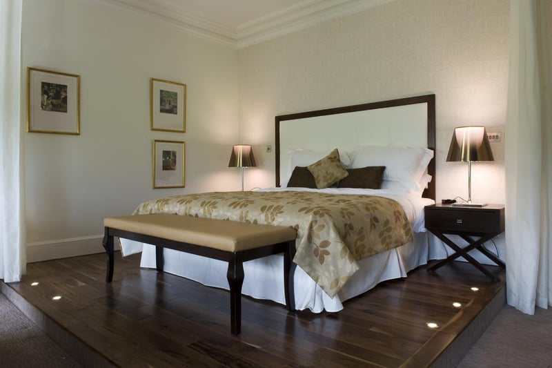 Rated 9.5 by booking.com users, 21212 in Royal Terrace, Edinburgh, features a stunning restaurant, flat screen TVs in each room and comes highly recommend due to its fabulous staff and the service they provide.