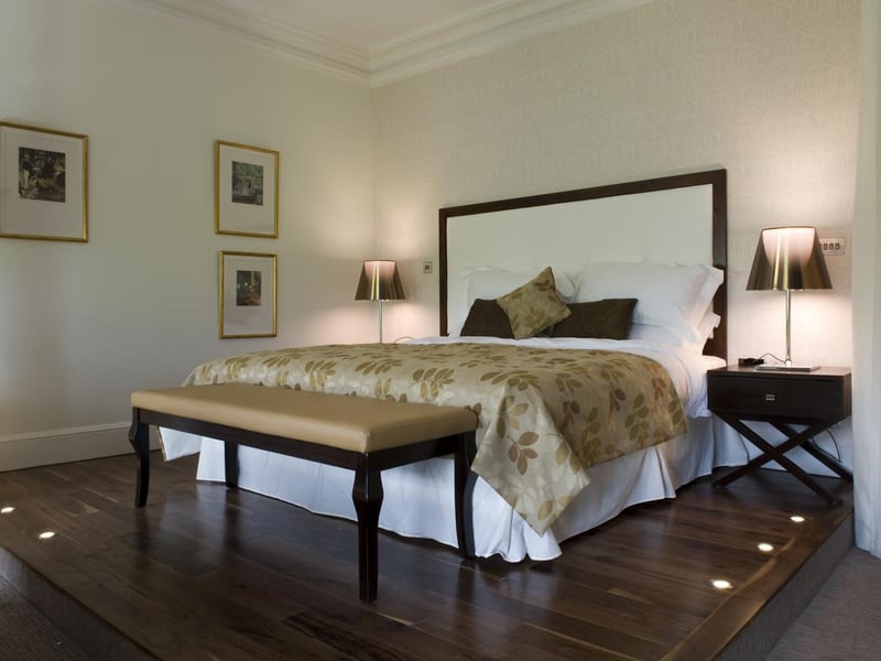 Rated 9.5 by booking.com users, 21212 in Royal Terrace, Edinburgh, features a stunning restaurant, flat screen TVs in each room and comes highly recommend due to its fabulous staff and the service they provide.