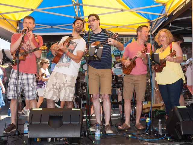 Southsea Food Festival 2016. Strumdiddlyumptions entertain the crowd at the Southsea Food Festival. Picture: Keith Woodland.