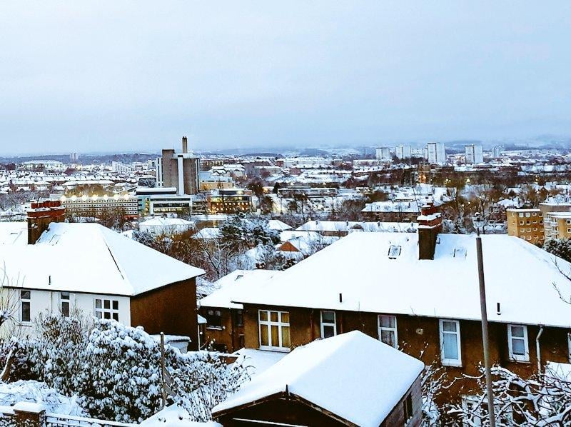 Overnight snowfall in Kelvindale, Glasgow.