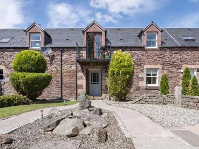 Located within a beautiful countryside setting, this three bedroom steading conversion has been upgraded by the current owner and finished to perfection. The well designed home is presented over two levels and boasts stylish decor, raised decking area and panoramic views of the countryside. Listed on OntheMarket for 350,000 GBP