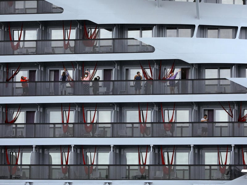 Arrival of Virgin crusie ship Scarlet Lady in Portsmouth. Picture: Chris Moorhouse (jpns 210621-08)