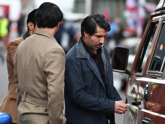 More actors on the set.