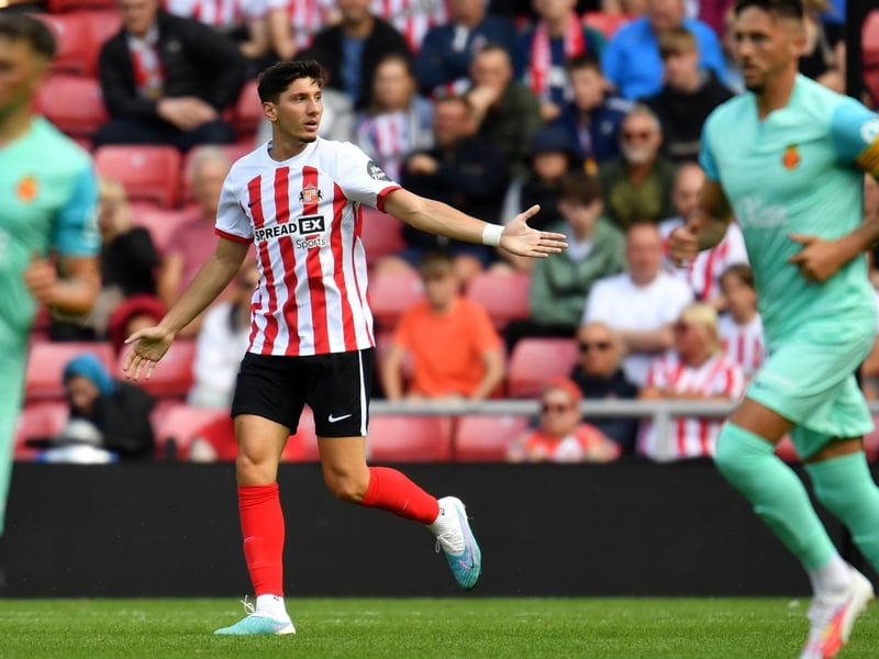Came on for closing stages and made a couple of good contributions. 6