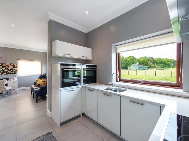Annexe - kitchen.