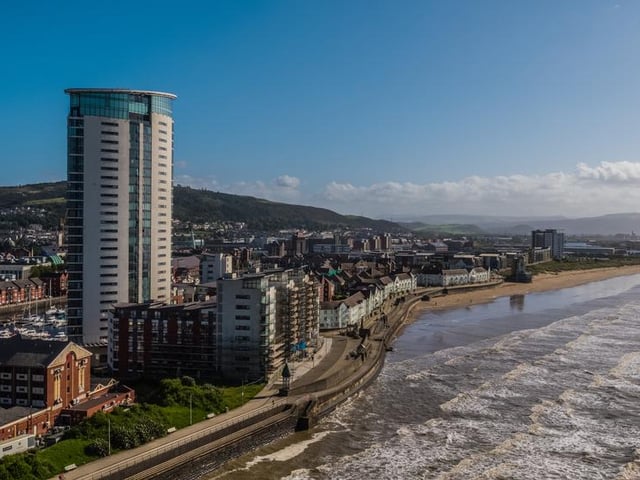 Swansea has an average cost of living of £622.62, 528 restaurants and 7.15 crimes per 1,000 people, giving Swansea an overall score of 6.1