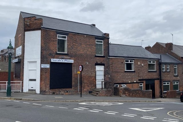 Described as a substantial mixed use corner property on Shiregreen Lane and Monckton Road, Wincobank, this building had a guide price of £200,000-£225,000. It sold for £210,000 and features a takeaway and storage with residential above offering potential for a variety of uses.