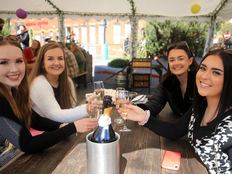 Fizz was the order of the day for these four.