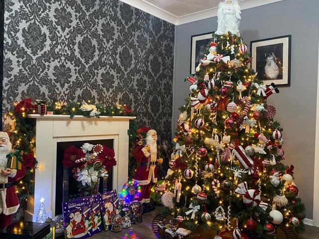 An incredible traditional style tree from Simon John Smiths Browne.