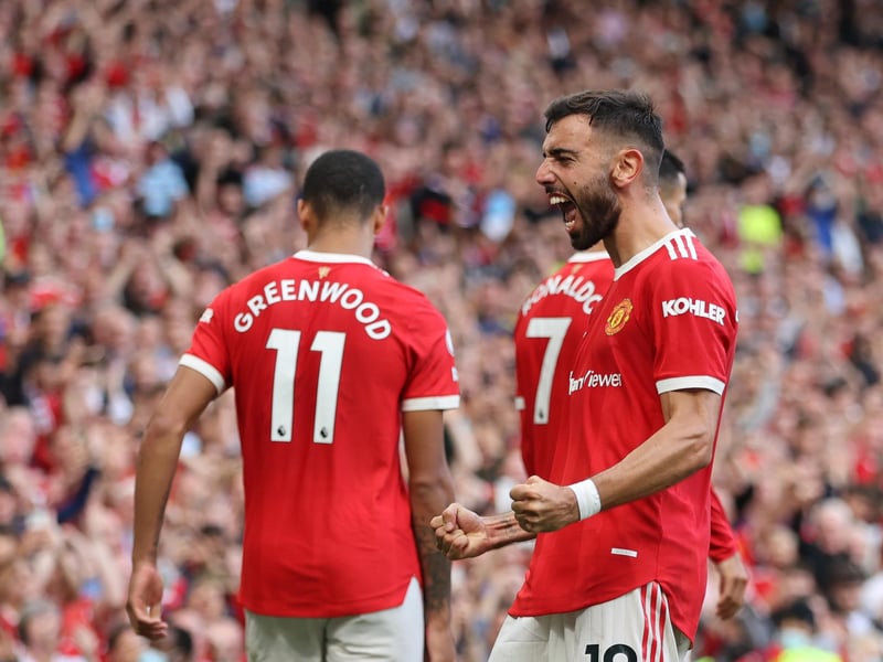 Manchester United star Bruno Fernandes looks to be close to signing a new five-year deal with the club, that will see his wages rise to a hefty £250k per week. He scored 18 goals and provided 12 assists in the Premier League last season. (The Sun)