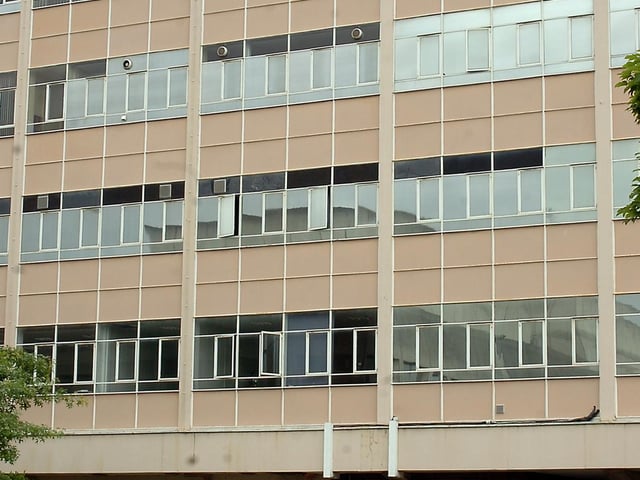The old Doncaster College site where workmen are began to fence off in preparation for demolition in 2009