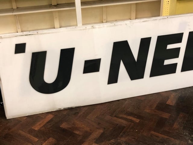 U-Need-Us sign