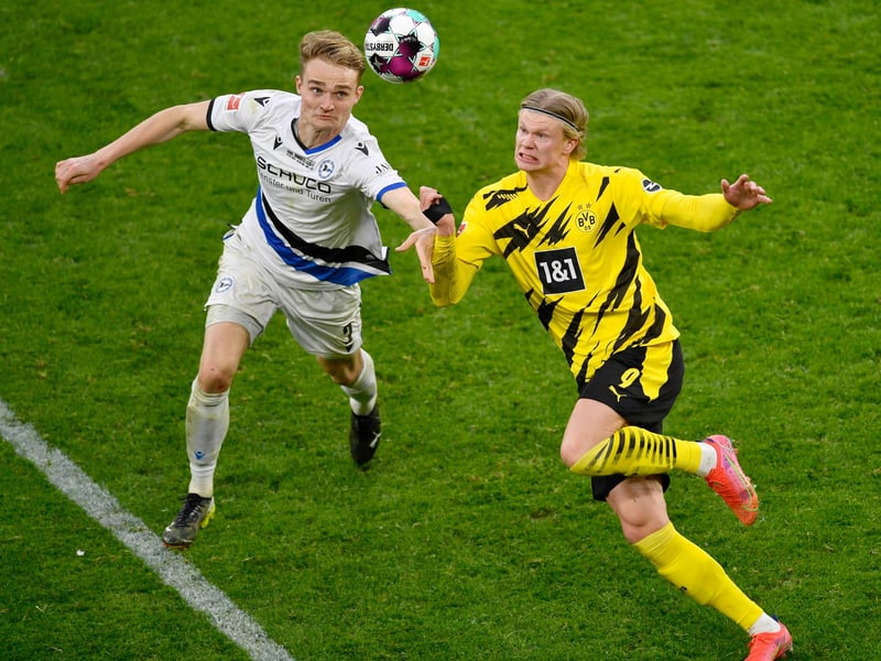 Chelsea boss Thomas Tuchel has been given the green light by the club to sign in-demand Leeds-born striker Erling Braut Haaland from Borussia Dortmund. The Bundesliga club, however, doubt the 20-year-old will want to join the Premier League side. (Bild)