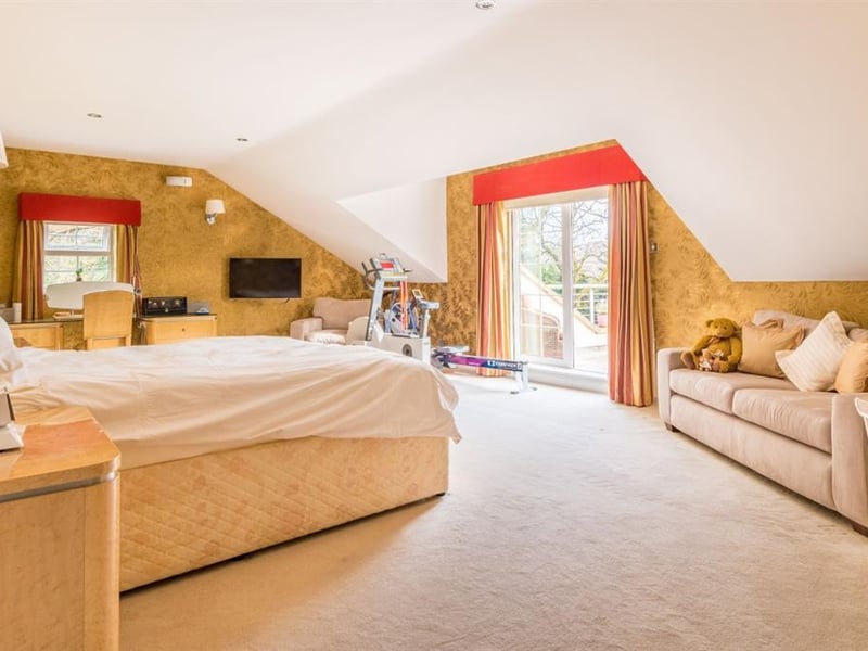 There are five bedrooms throughout the property, two of which have their own en-suite. The master bedroom benefits from his and hers walk-in wardrobes and a high spec bathroom with jacuzzi bath, and a south facing balcony.